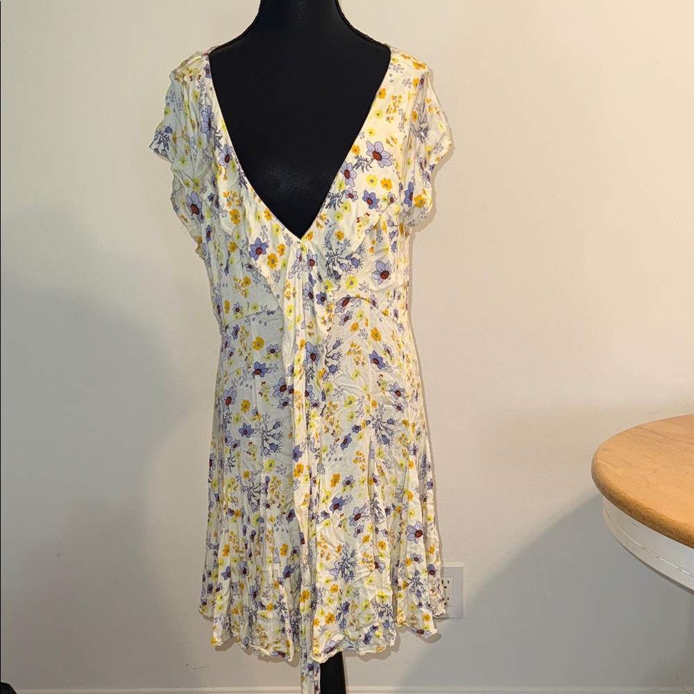 Chic Floral V-Neck Mini Dress
